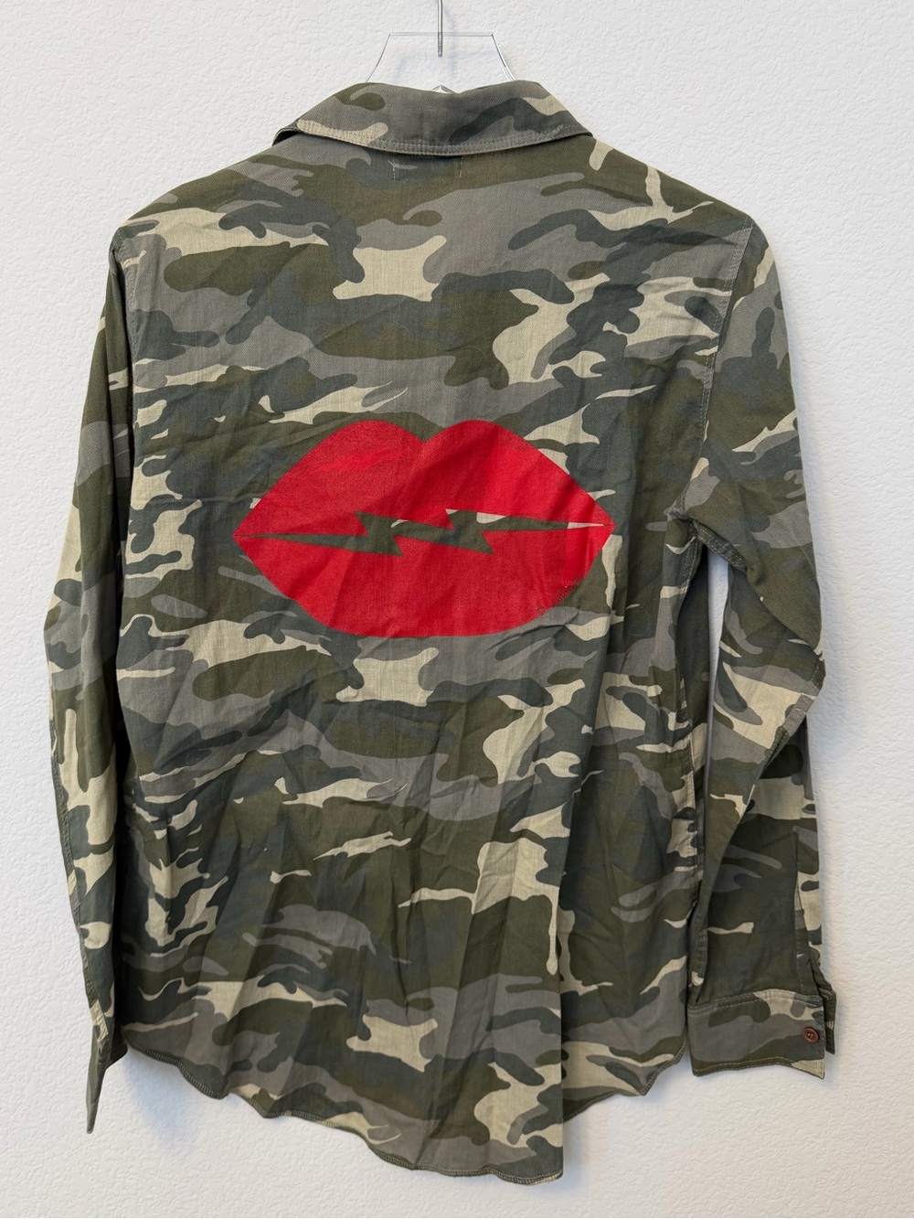 NWT Lauren Moshi Electric Lips Camo Button Up XS